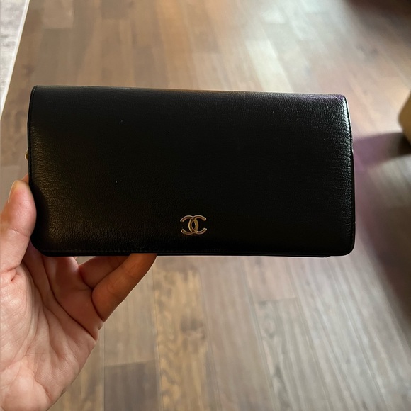 Authentic Chanel wallet on a chain - Picture 9 of 10